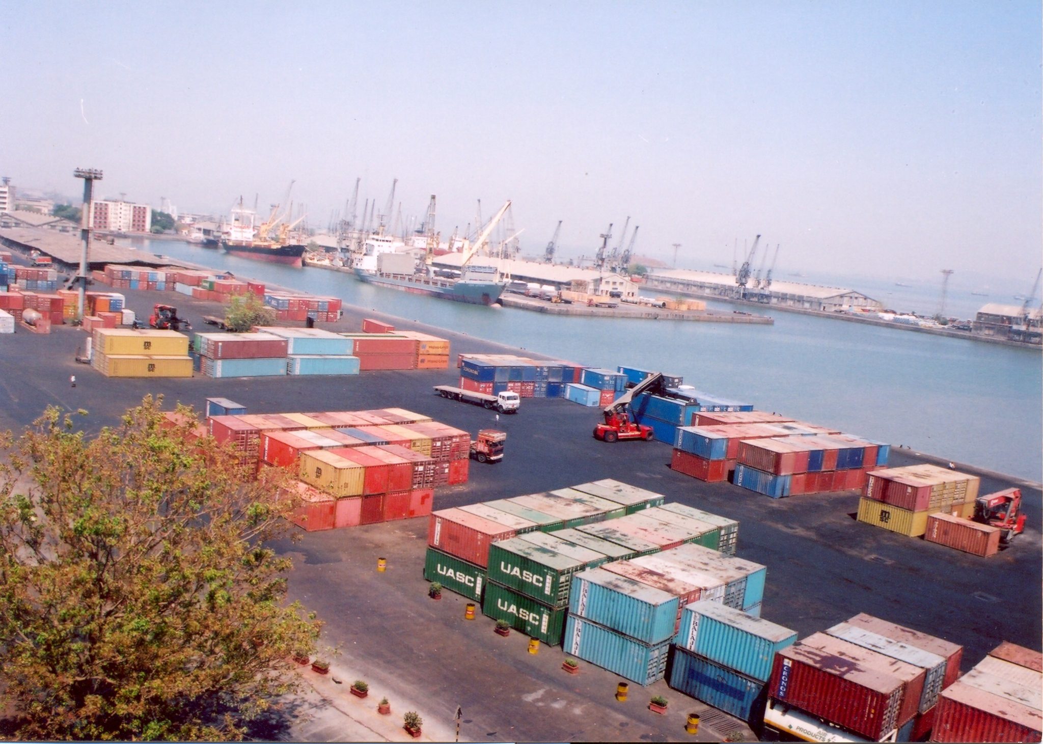 Mumbai Port Efficiently Handles Diverse Cargo During Lockdown ...